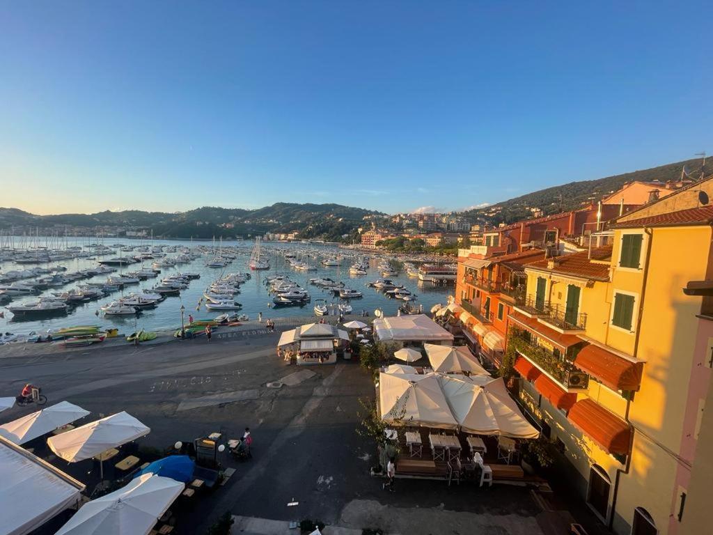Suite Ventidue - Fronte Mare Леричі Екстер'єр фото